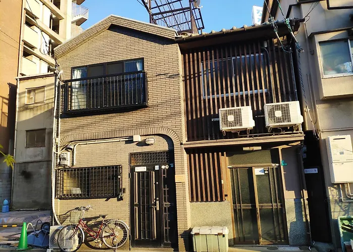 2 Min From Nanba 16 Min From Usj By Train